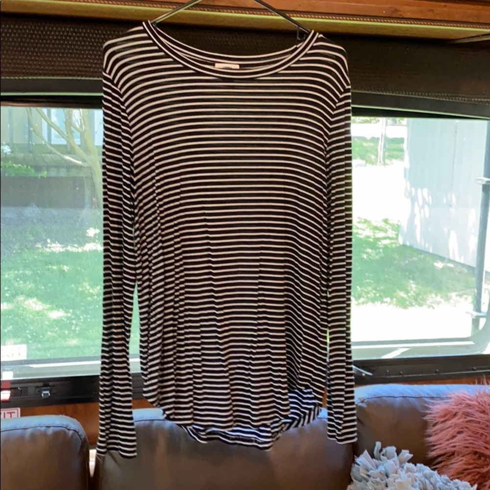 B&W Striped Long Sleeve Top